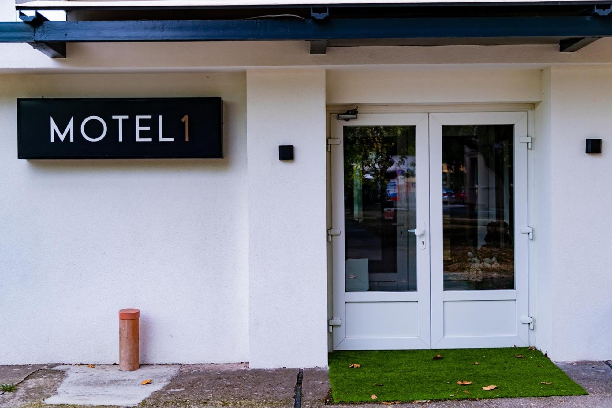 Motel1- A Megfizetheto Luxus! Dunaújváros 外观 照片