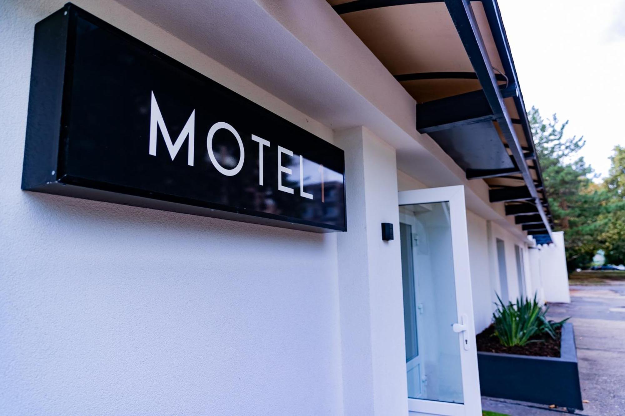 Motel1- A Megfizetheto Luxus! Dunaújváros 外观 照片